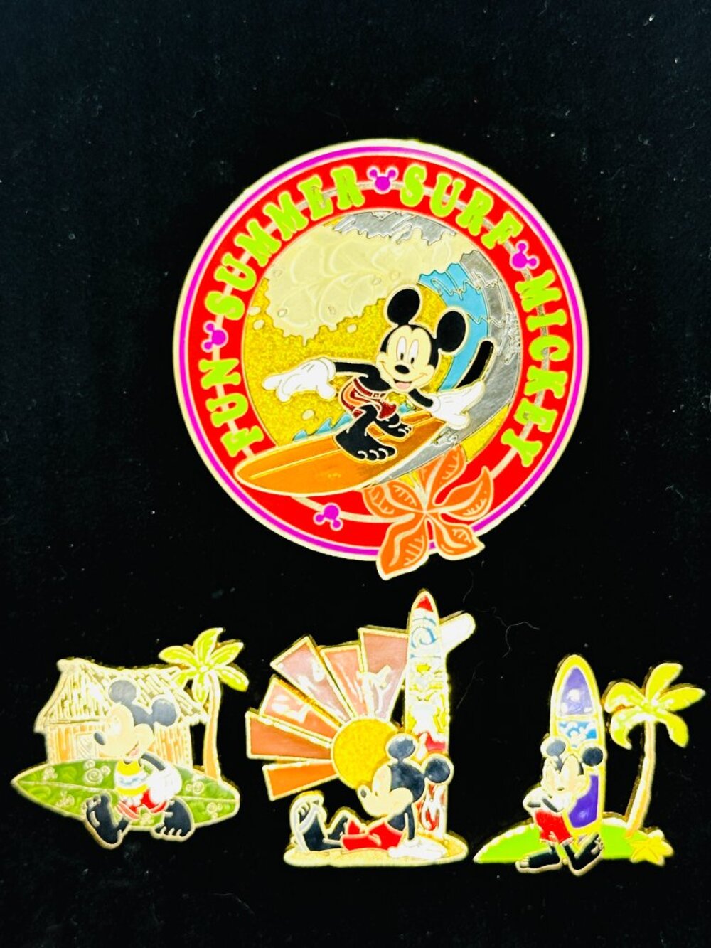 Disney Pins Mickey Surfing Limited Edition 750 Signature Collection 4 Pin Set in